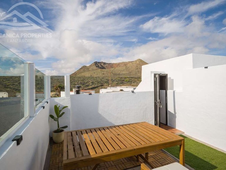 Villa for Sale in Yé, Las Palmas 1