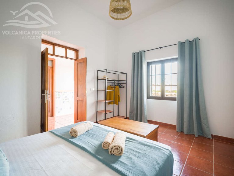Villa for Sale in Yé, Las Palmas 36