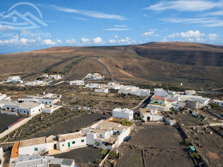 Villa for Sale in Yé, Las Palmas 46