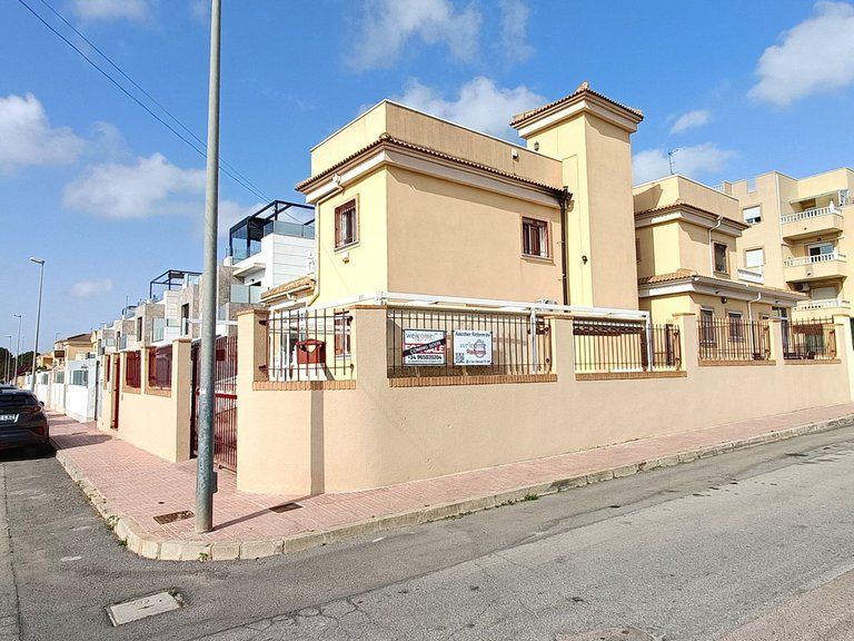 Villa for Sale in Orihuela Costa, Alicante 1