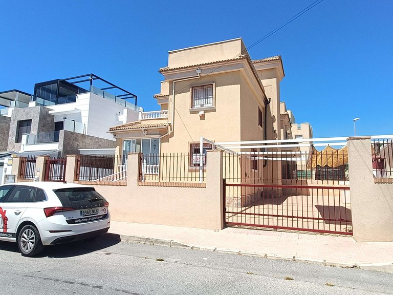 Villa for Sale in Orihuela Costa, Alicante 1