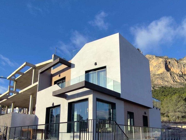 Town House for Sale in Polop, Alicante 2