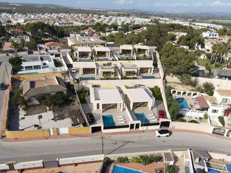 Villa for Sale in Torrevieja, Alicante 4