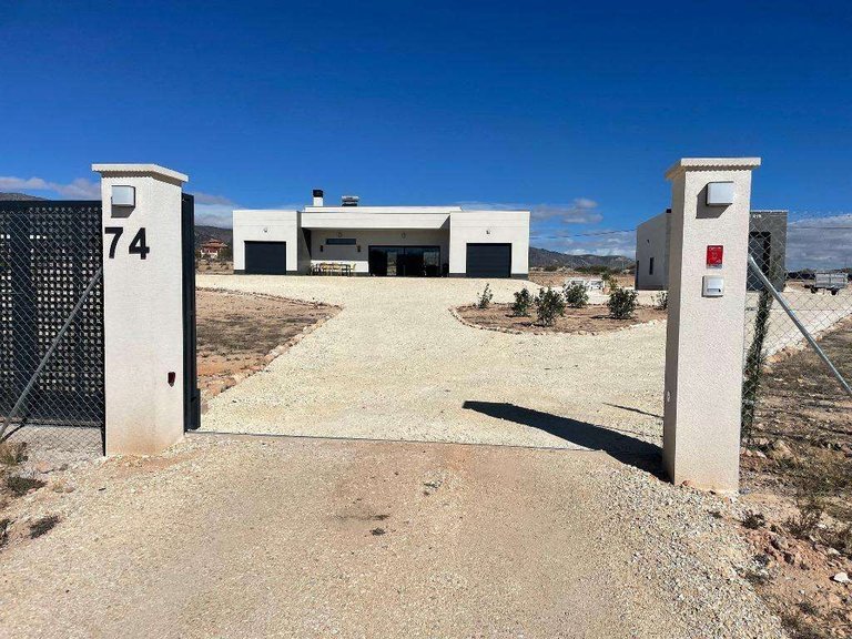 Villa for Sale in Pinoso, Alicante 5