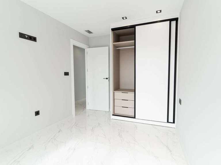 Villa for Sale in Punta Prima, Alicante 31