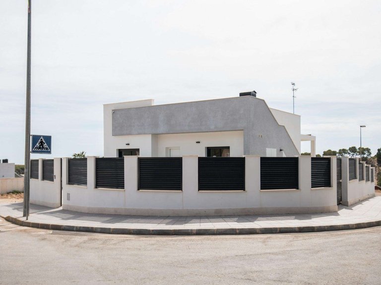 Villa for Sale in Pinar De Campoverde, Alicante 37