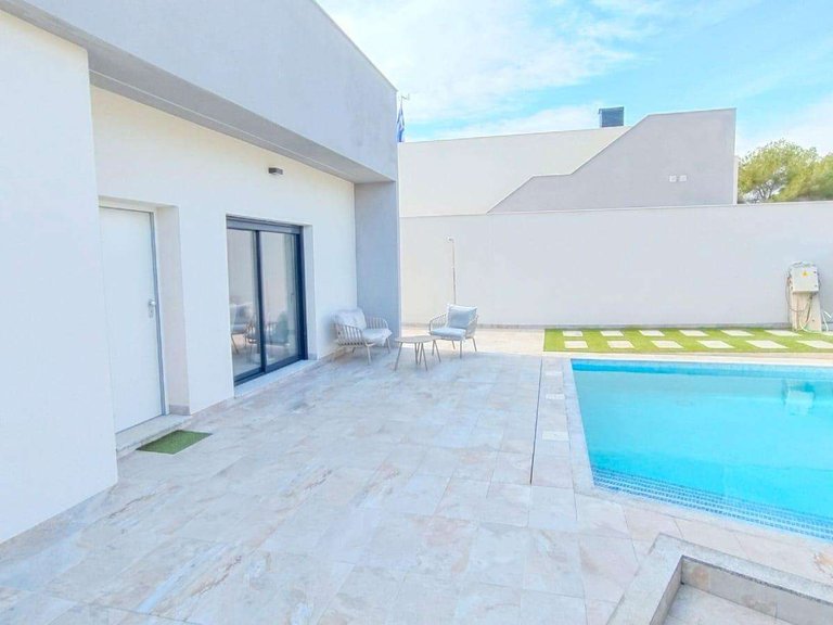 Villa for Sale in Pinar De Campoverde, Alicante 54