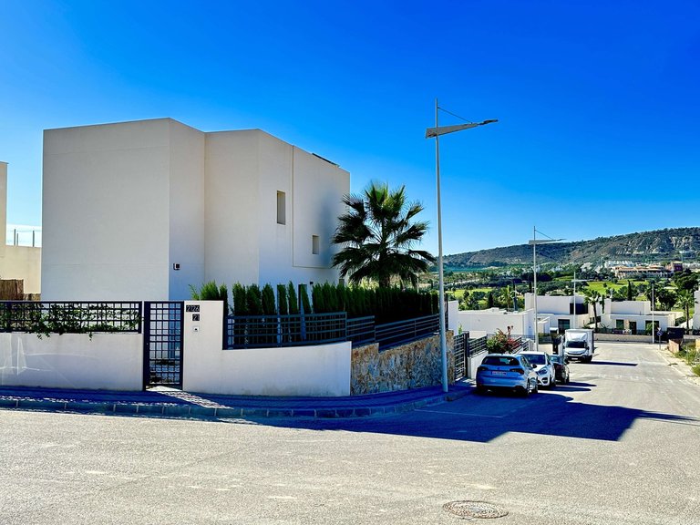 Villa for Sale in La Finca Golf And Spa Resort, Alicante 4