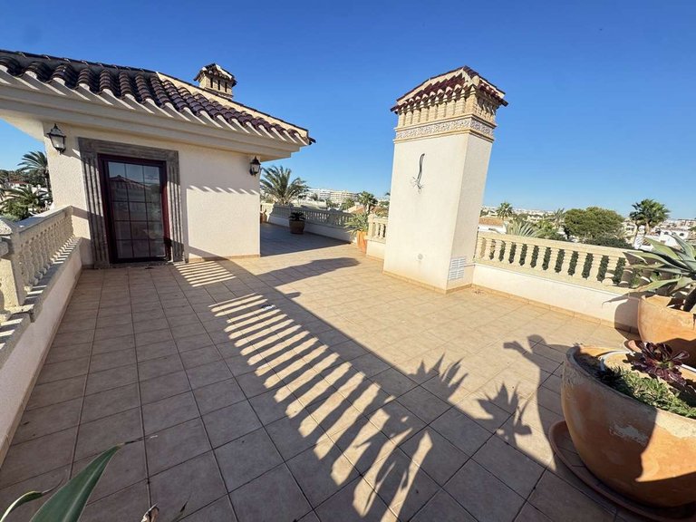 Villa for Sale in Cabo Roig, Alicante 40