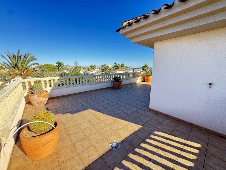 Villa for Sale in Cabo Roig, Alicante 36