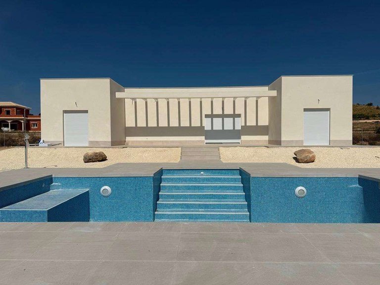Villa for Sale in Pinoso, Alicante 4