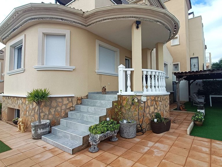 Villa for Sale in San Miguel De Salinas, Alicante 1