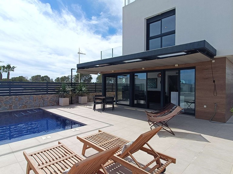 Villa for Sale in Inland Algorfa, Alicante 1