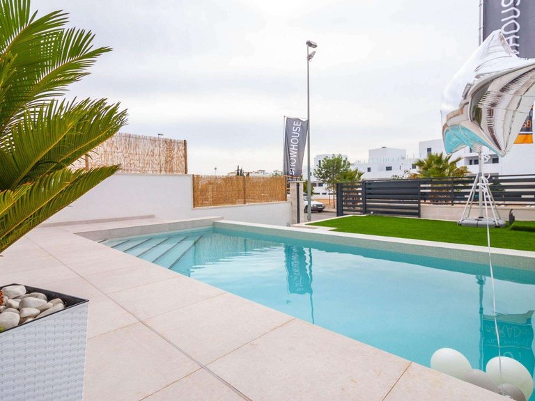 Villa for Sale in Villamartin, Alicante 16