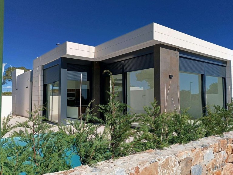 Villa for Sale in Lo Romero Golf, Alicante 1