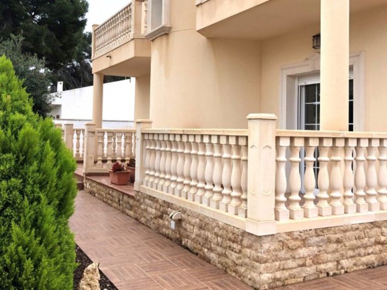 Villa for Sale in Cabo Roig, Alicante 22