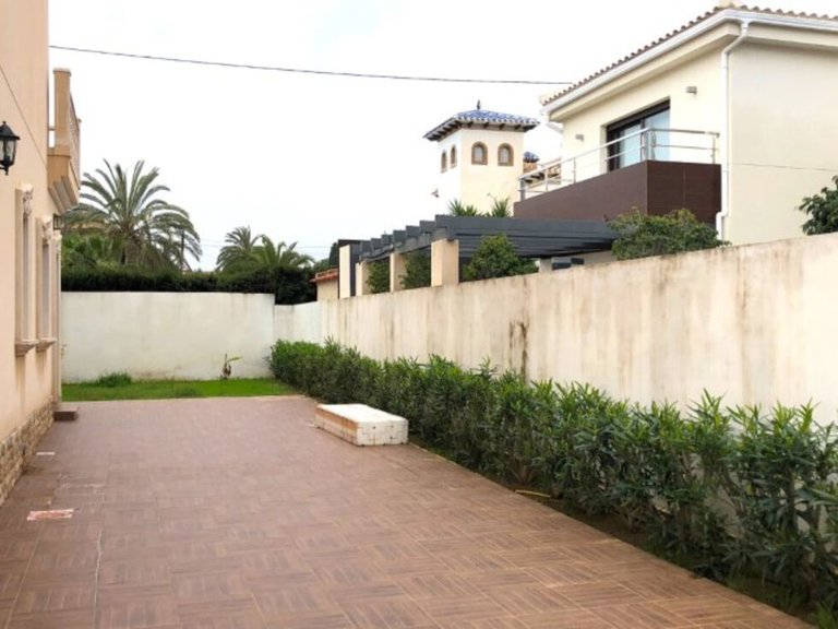 Villa for Sale in Cabo Roig, Alicante 28