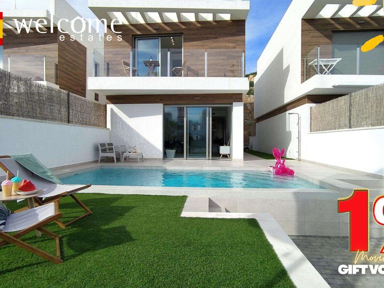 Villa for Sale in Villamartin, Alicante 1