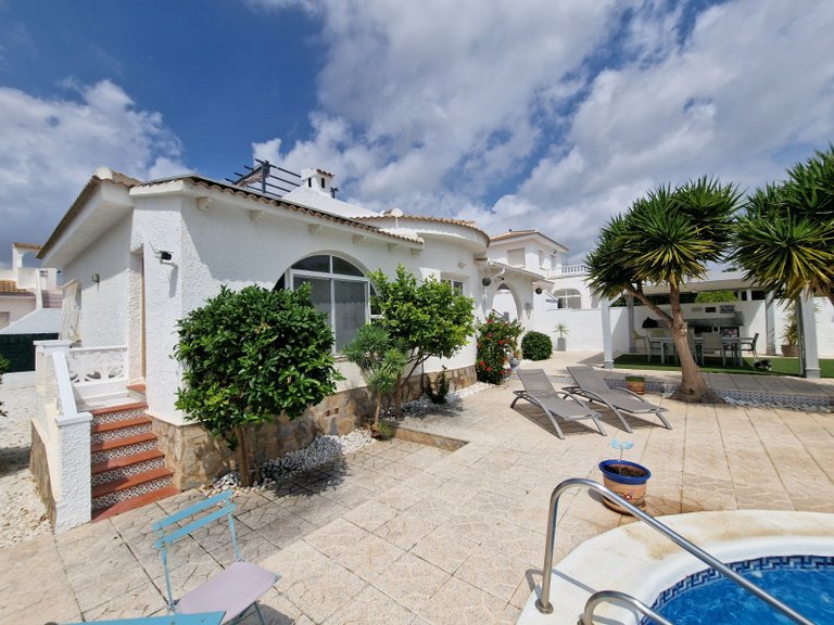 Villa for Sale in Ciudad Quesada, Alicante, 27