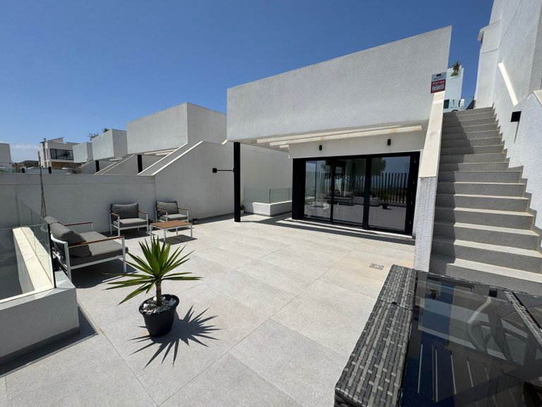 Villa for Sale in Guardamar Del Segura, Alicante 1