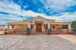 Villa for Sale in Almoradi, Alicante
