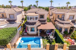 Villa for Sale in El Raso, Guardamar Del Segura, Alicante