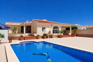 Villa for Sale in La Siesta – El Salado – Torreta Torrevieja, Alicante