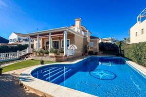 Villa for Sale in La Mata Torrevieja, Alicante