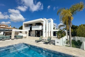 Villa for Sale in Villamartín – Las Filipinas Orihuela Costa, Alicante