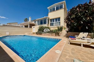 Villa for Sale in Villamartín – Las Filipinas Orihuela Costa, Alicante