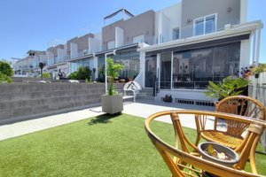 Corner Townhouse for Sale in Torrevieja Torrevieja, Alicante