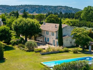 Villa for Sale in Robion, The Luberon / Vaucluse