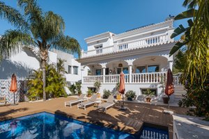 ENCHANTING MEDITERRANEAN VILLA FOR SALE IN NAGUELES