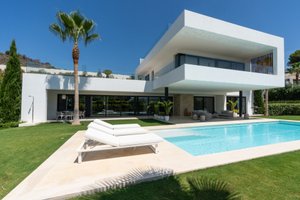 HERRLICHE MODERNE VILLA ZUM VERKAUF IN NUEVA ANDALUCÍA, MARBELLA