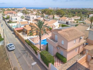 Villa for Sale in Mil Palmeras,Alicante