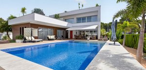 Villa for Sale in Pinar De Campoverde, Alicante
