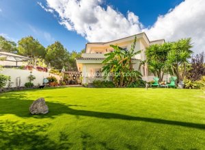 Villa for Sale in Alfas Del Pí, Alicante