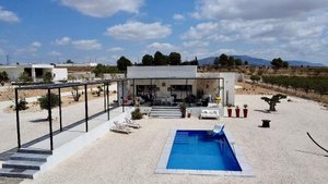 Villa for Sale in Pinoso, Alicante